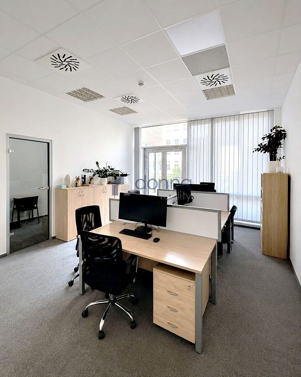 Pronájem kanceláře 45 m², Praha – fotka 1 z 3