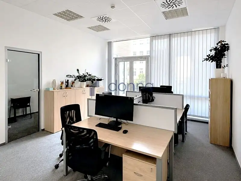 Pronájem kanceláře 45 m², Praha – náhled fotky 1