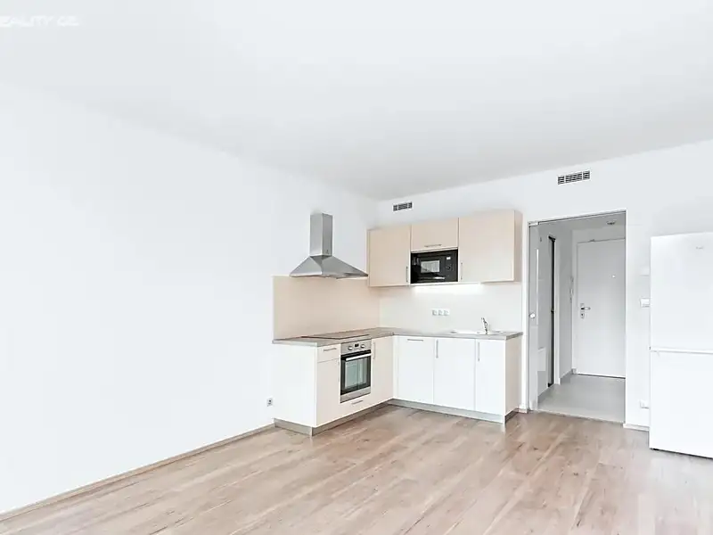 Pronájem bytu 1+kk 36 m², Praha – náhled fotky 1