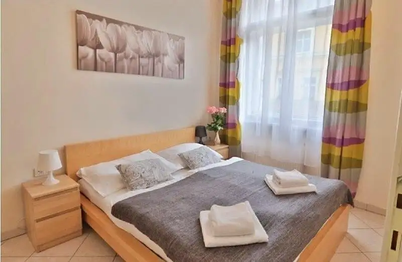 Pronájem bytu 2+kk 35 m², Praha – náhled fotky 1