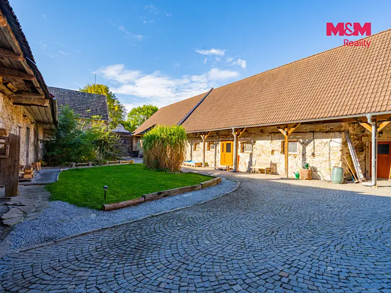 Prodej rodinného domu 370 m², pozemek 2253 m², Nové Hrady – náhled fotky 2
