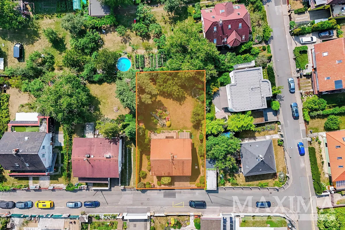 Prodej stavebního pozemku 800 m²