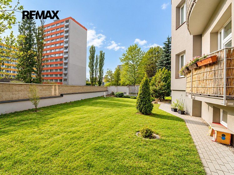 Pronájem bytu 3+kk, 74 m² (15 z 18)