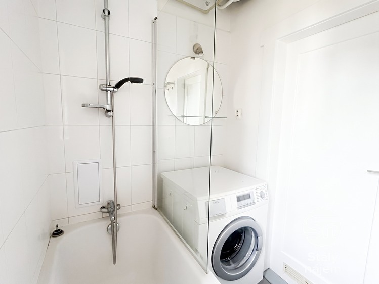 Pronájem bytu 1+kk, 29 m² (7 z 15)