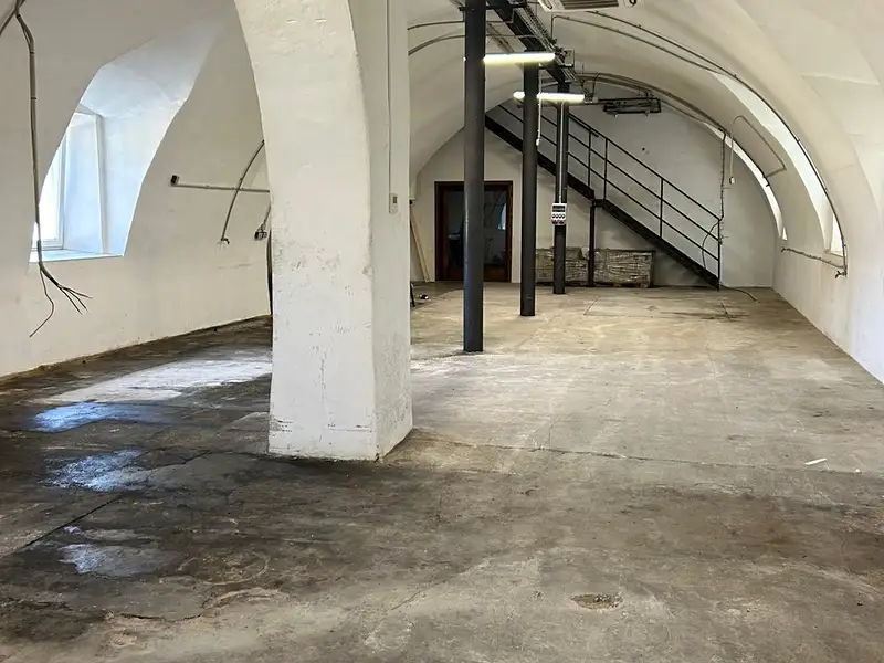 Pronájem skladového prostoru 450 m², Hajany – náhled fotky 2