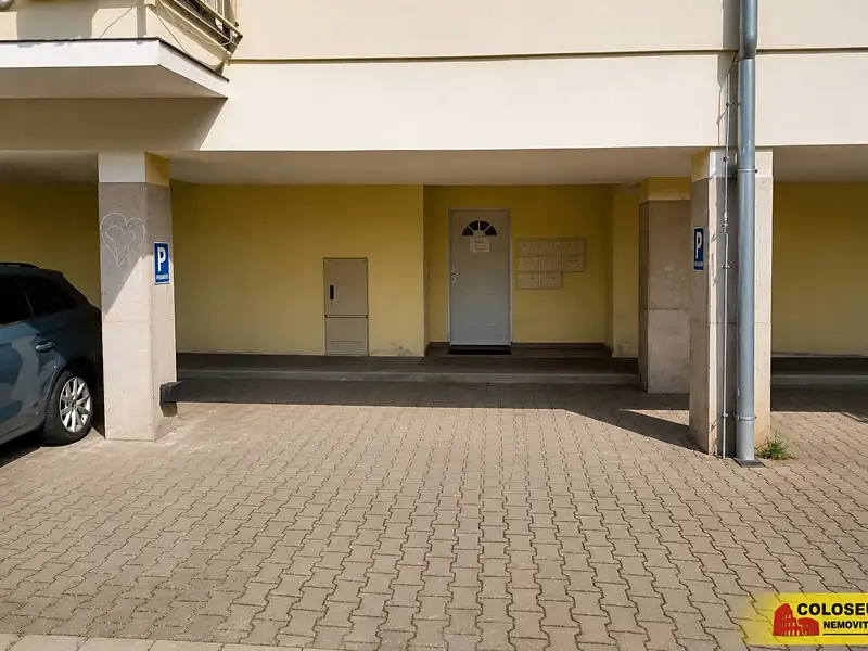 Pronájem garážového stání 60 m², Šlapanice – náhled fotky 1