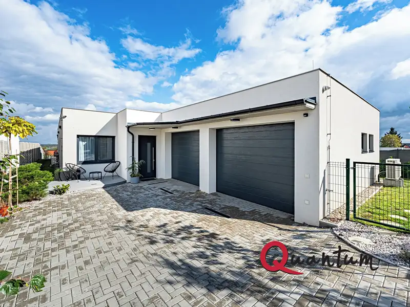 Prodej rodinného domu 244 m², pozemek 873 m², Divišov – náhled fotky 1