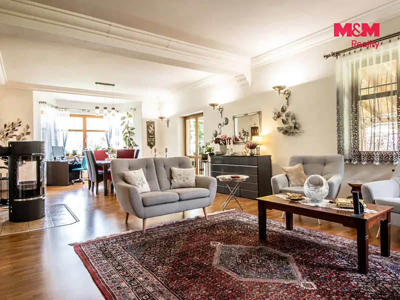 Prodej rodinného domu 250 m², pozemek 2077 m², Nový Bor – náhled fotky 3