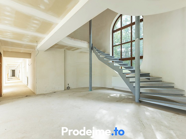 Комерційне приміщення на продаж, 3 160 м² (13 з 47)