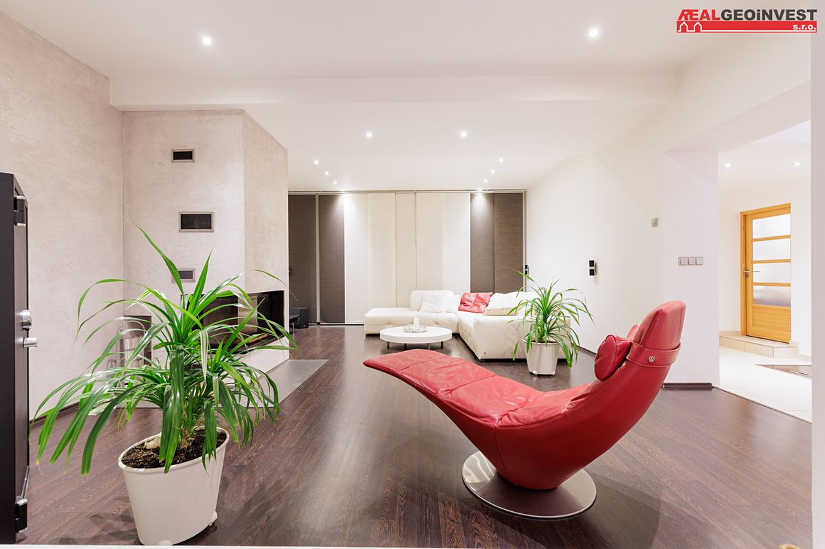 Prodej rodinného domu 218 m², pozemek 417 m², Omice – fotka 1 z 3