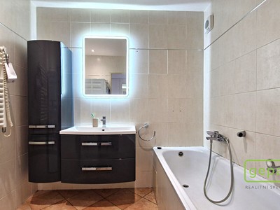 Pronájem bytu 3+kk, 76 m² (2 z 19)