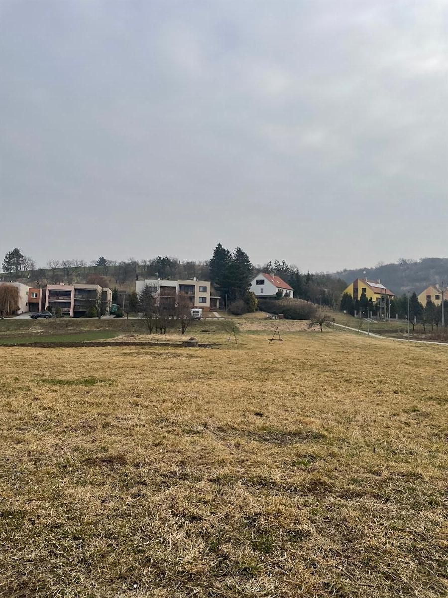 Prodej stavebního pozemku 489 m², Milešovice – fotka 1 z 3