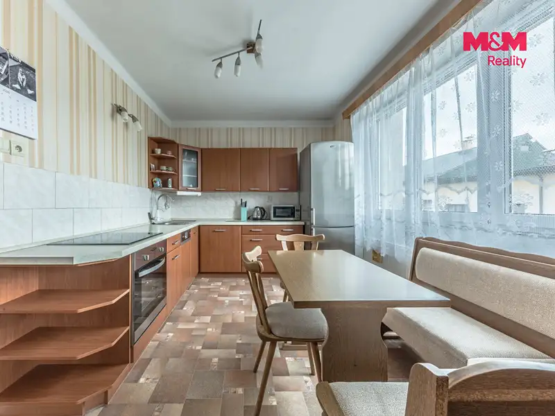 Prodej rodinného domu 270 m², pozemek 449 m², Benešov u Semil – náhled fotky 2