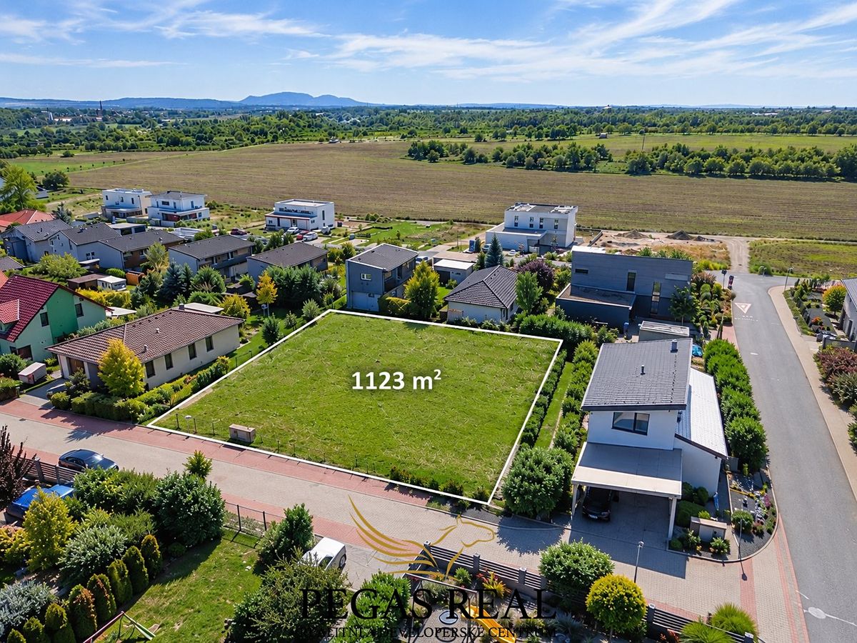 Prodej stavebního pozemku 1123 m², Hrušovany u Brna – fotka 1 z 3