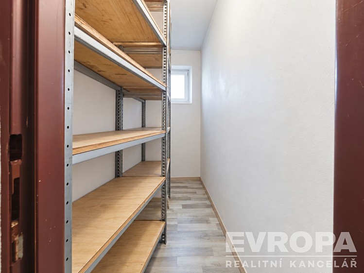 Prodej komerčního prostoru, 180 m² (14 z 36)