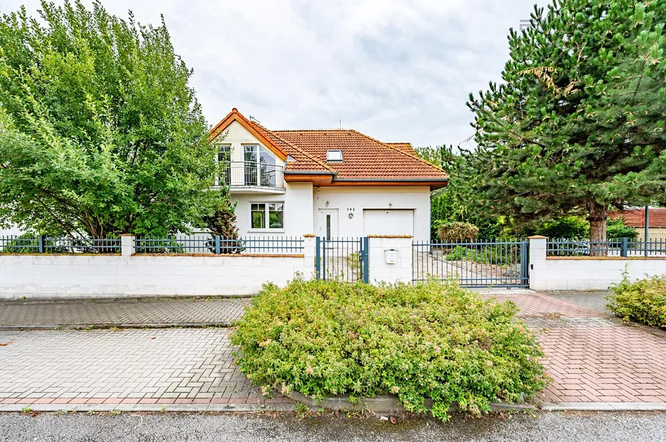 Pronájem rodinného domu 195 m², pozemek 612 m²