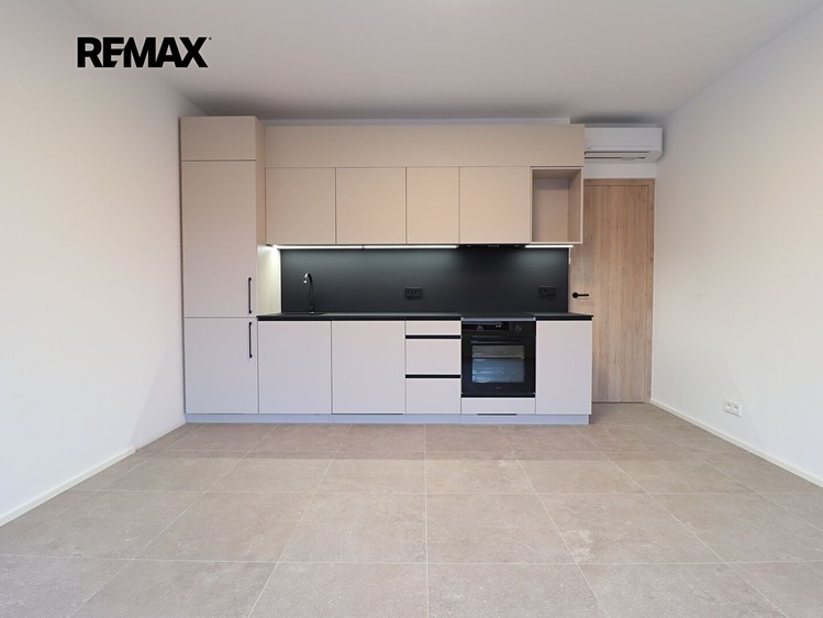 Квартира 2+kk в оренду, 40 м² (3 з 16)