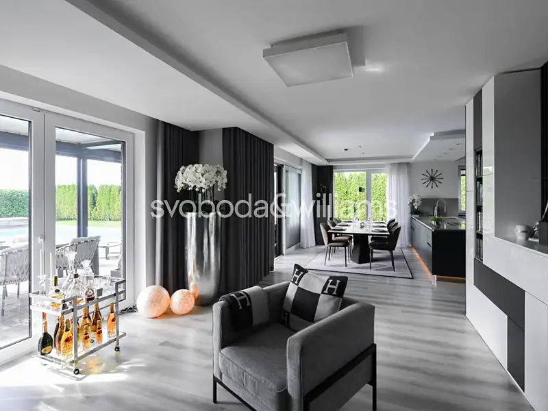 Prodej rodinného domu 238 m², pozemek 913 m², Zbuzany – náhled fotky 2