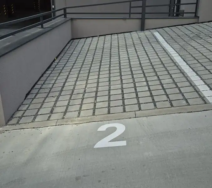 Pronájem garážového stání 16 m², Třebíč – náhled fotky 2