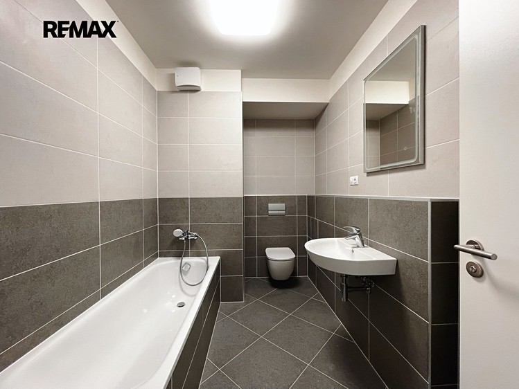 Pronájem bytu 2+kk, 55 m² (14 z 20)
