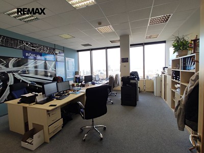 Pronájem komerčního prostoru, 63 m² (2 z 8)