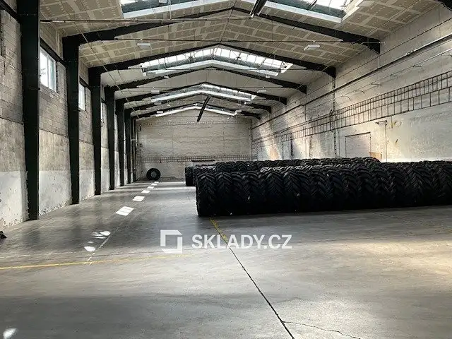 Pronájem skladového prostoru 1500 m², Bystřany – náhled fotky 1