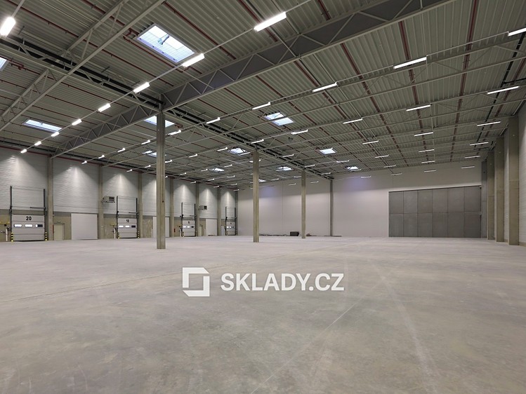 Pronájem komerčního prostoru, 4 100 m² (2 z 4)