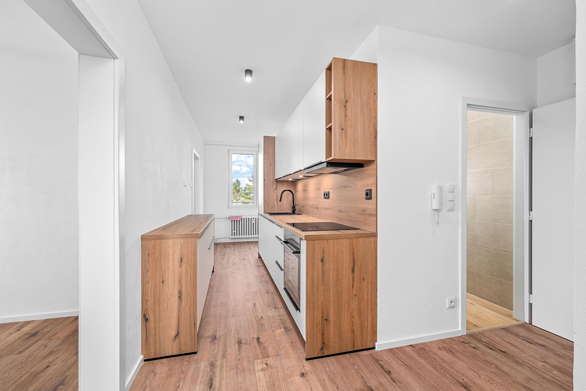 Pronájem bytu 3+1 65 m², Velešín – fotka 1 z 3