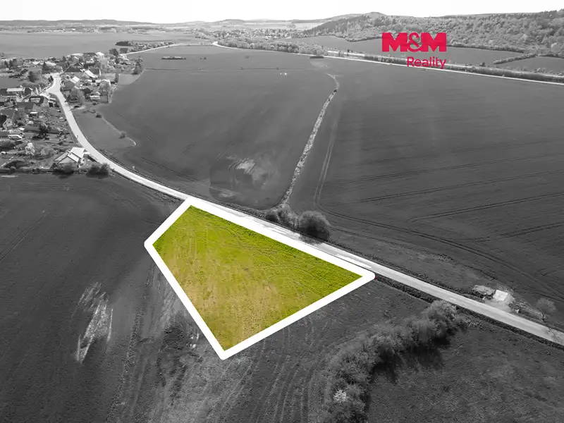 Prodej stavebního pozemku 1000 m², Chlustina – náhled fotky 1