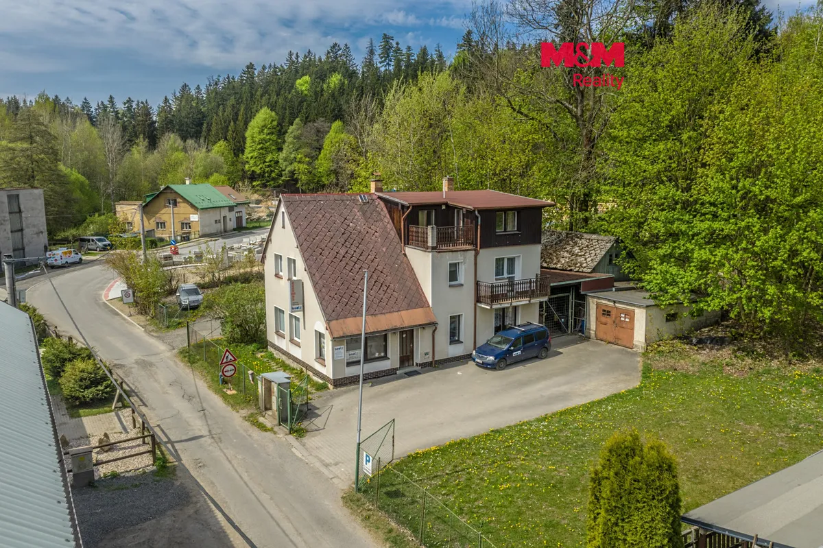 Prodej rodinného domu 200 m², pozemek 2098 m²