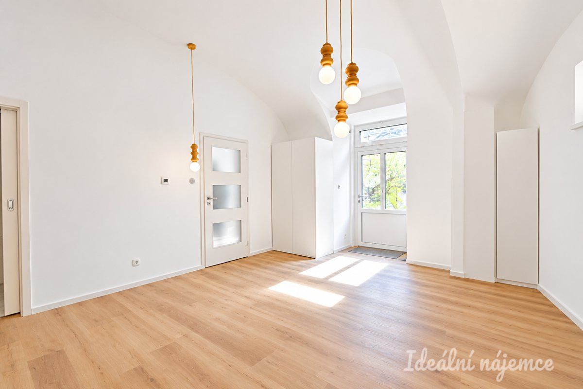Pronájem bytu 2+kk 38 m² – fotografie 3