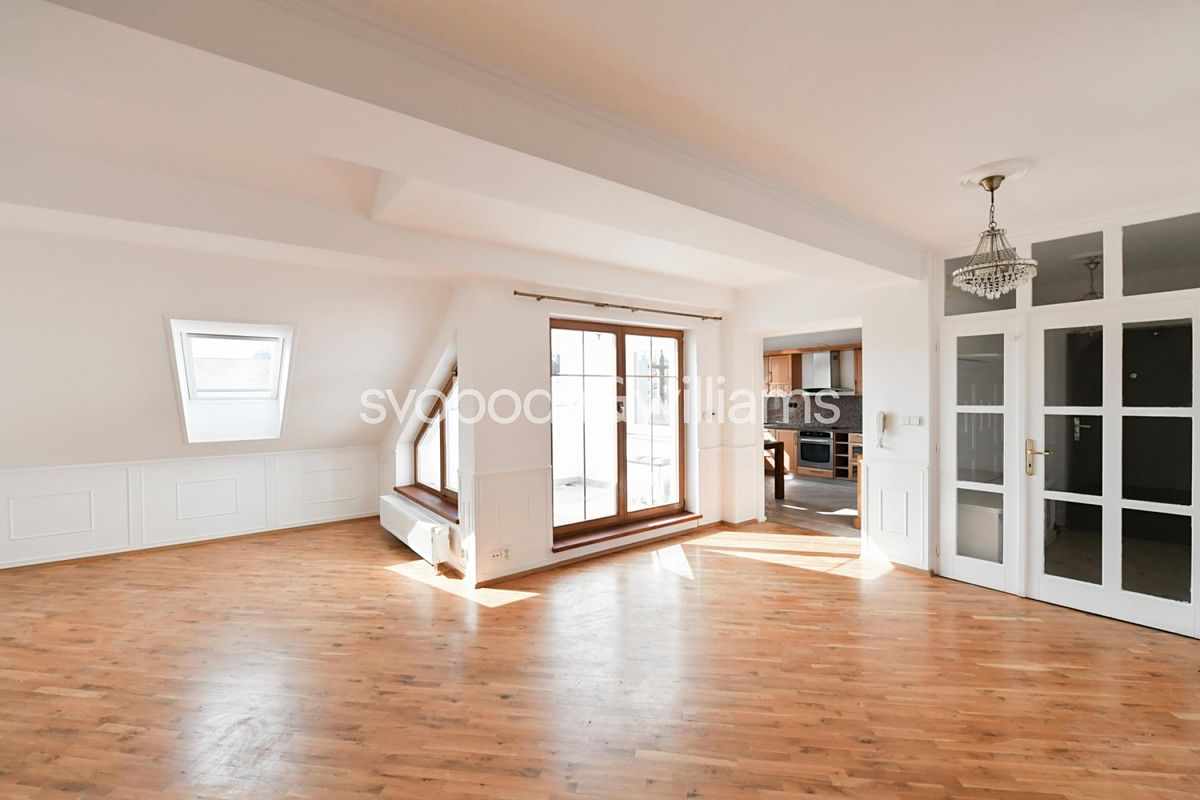 Pronájem bytu 4+kk 123 m² – fotografie 2