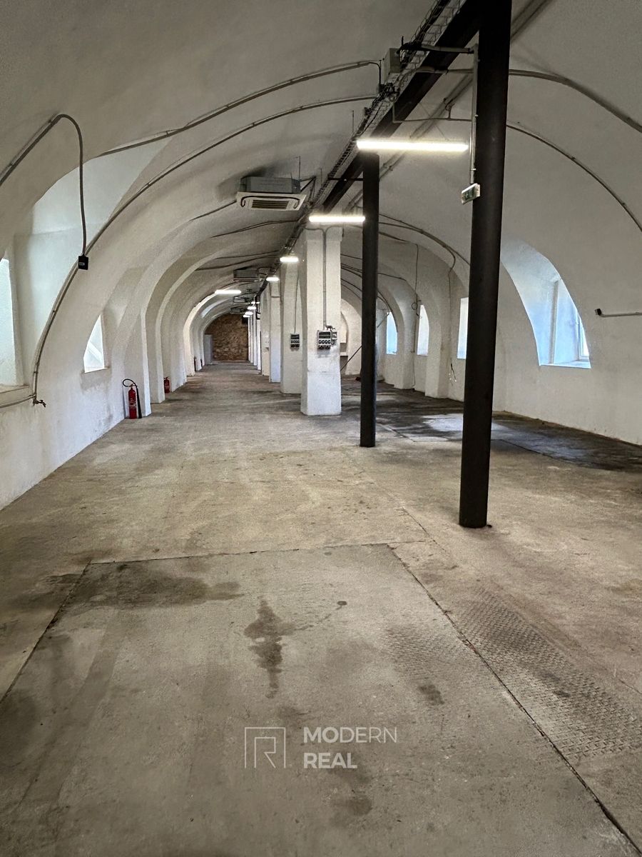Pronájem skladového prostoru 450 m², Hajany – fotka 1 z 3