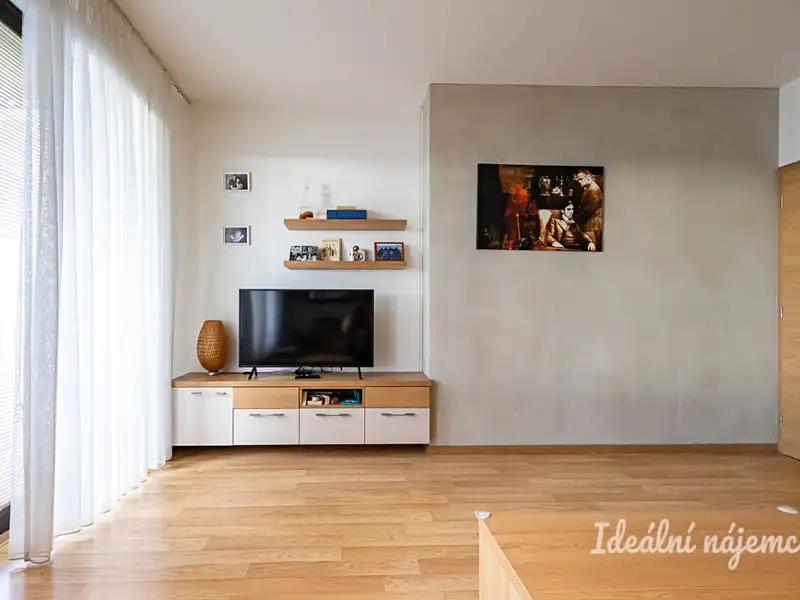 Pronájem bytu 2+kk 59 m², Praha – náhled fotky 1