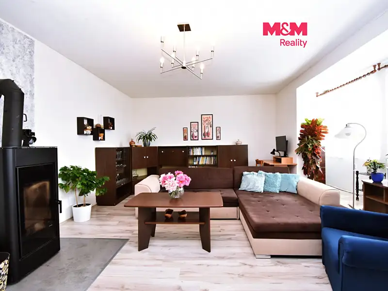 Prodej rodinného domu 340 m², pozemek 1006 m², Bochov – náhled fotky 1