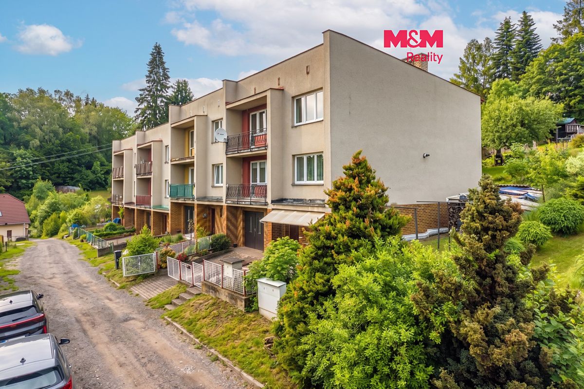 Prodej rodinného domu 270 m², pozemek 449 m², Benešov u Semil – fotka 1 z 3