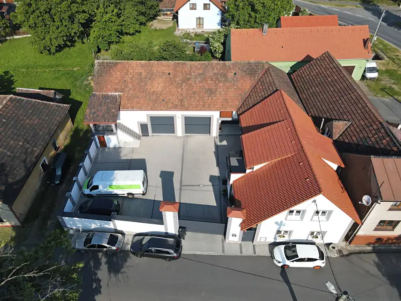 Prodej rodinného domu 459 m², pozemek 679 m², Chrastavice – náhled fotky 2