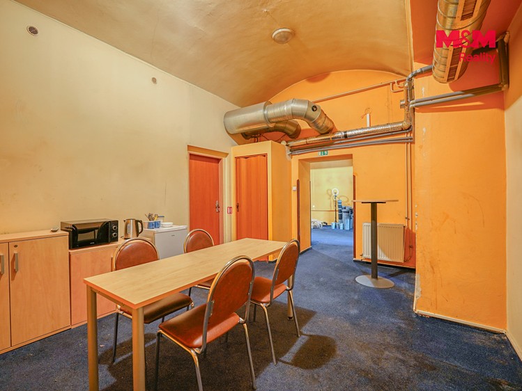 Комерційне приміщення в оренду, 145 м² (16 з 20)