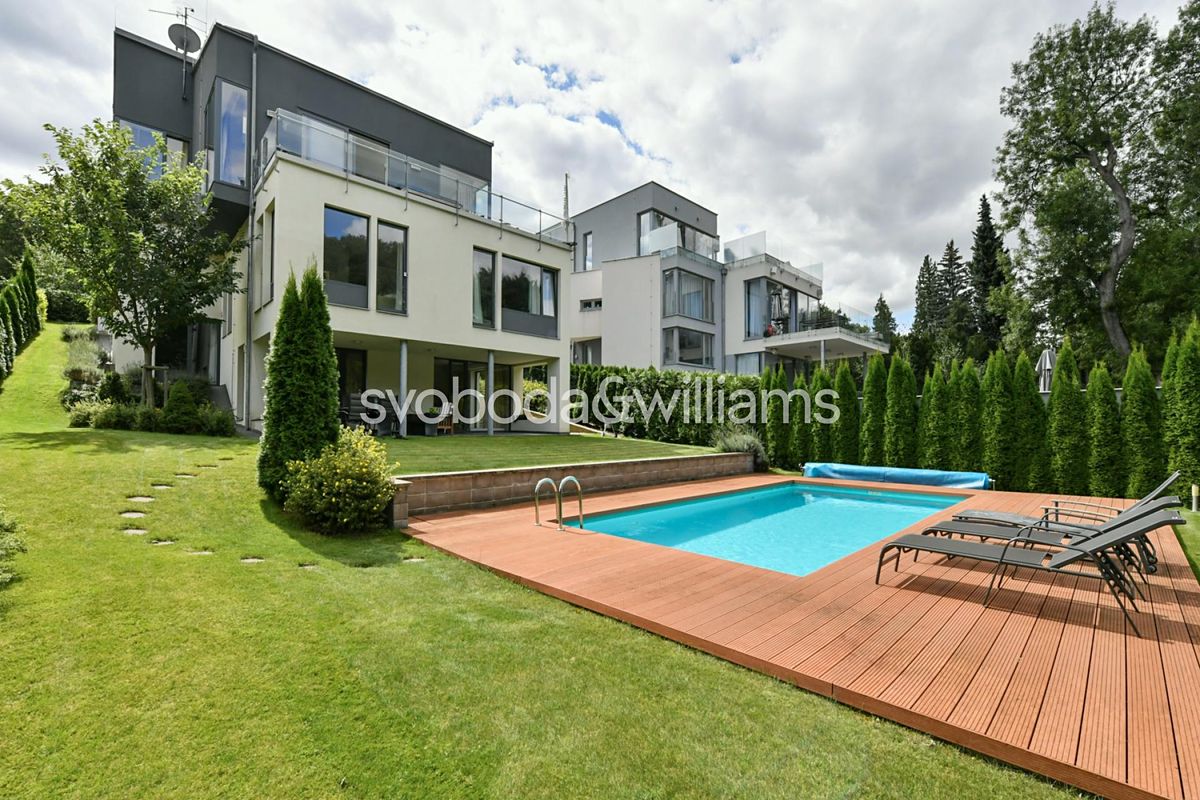 Prodej vily 366 m², pozemek 1069 m², Praha – fotka 1 z 3