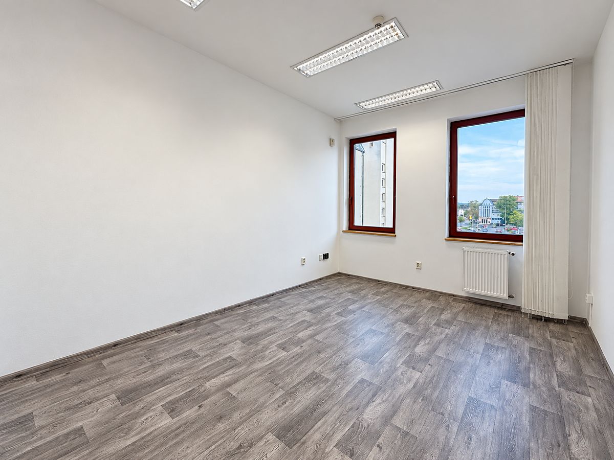 Pronájem kanceláře 16 m², Rokycany – fotka 1 z 3