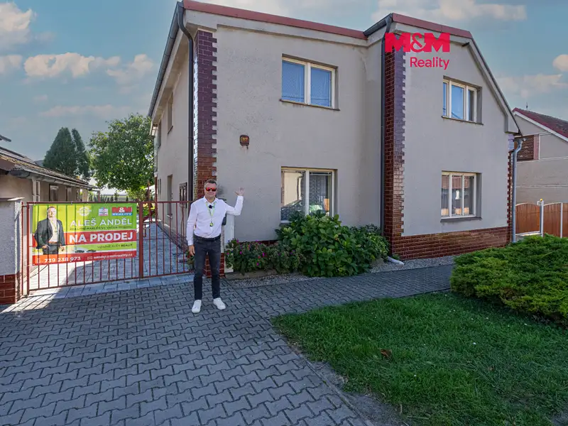 Prodej rodinného domu 275 m², pozemek 616 m², Činěves – náhled fotky 1