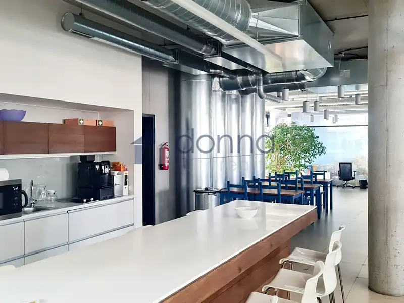 Pronájem kanceláře 400 m², Praha – náhled fotky 3