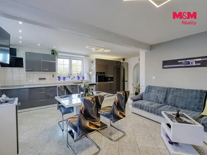 Prodej rodinného domu 225 m², pozemek 570 m², Dolany – náhled fotky 3