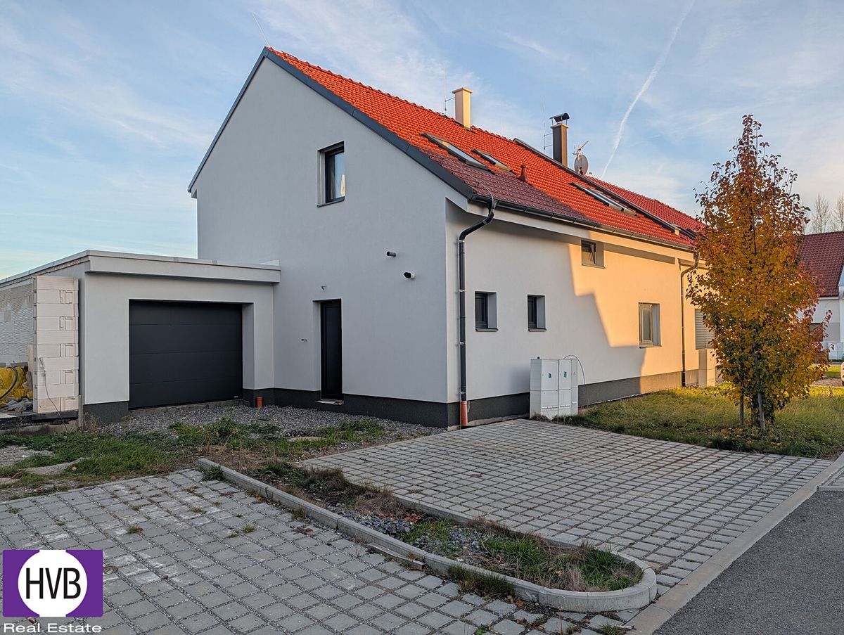 Prodej rodinného domu 171 m², pozemek 734 m², Hrušky – fotka 1 z 3