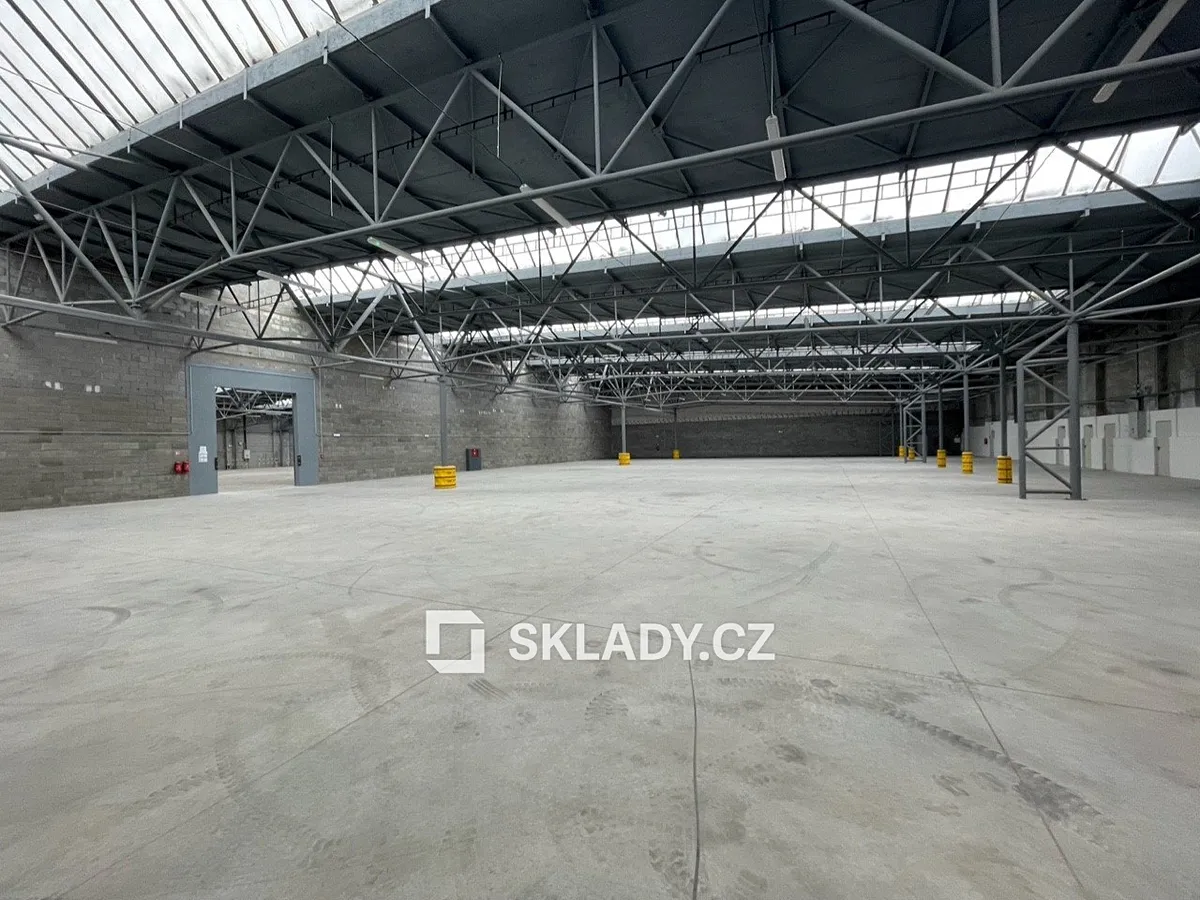 Pronájem skladového prostoru 2000 m²