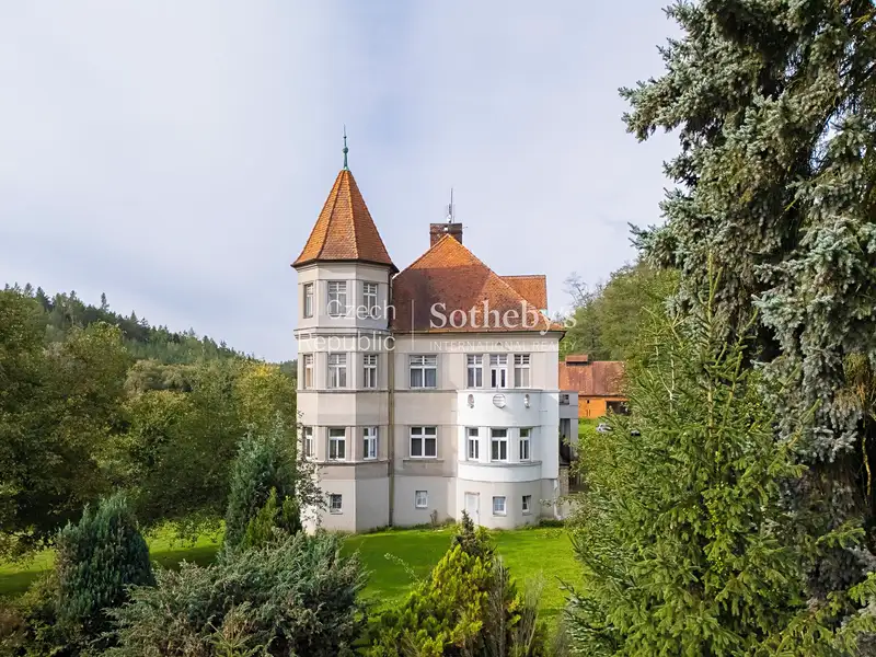 Prodej vily 350 m², pozemek 99663 m², Lozice – náhled fotky 2