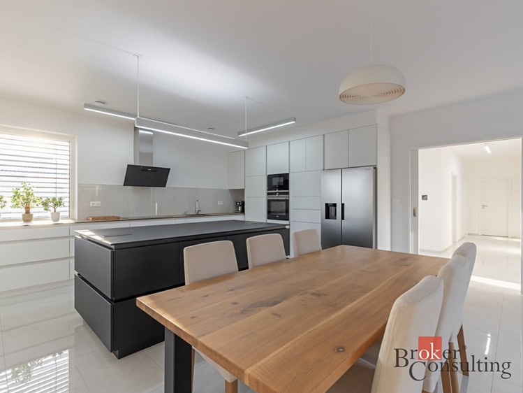 Prodej domu, 259 m² (6 z 30)
