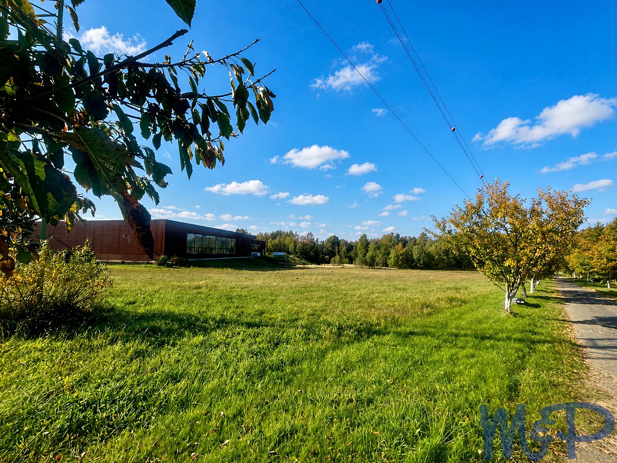 Prodej komerčního pozemku 4266 m², Komorovice – fotka 1 z 3
