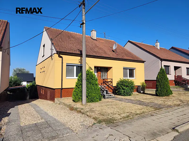 Prodej rodinného domu 216 m², pozemek 694 m², Pohořelice – náhled fotky 2