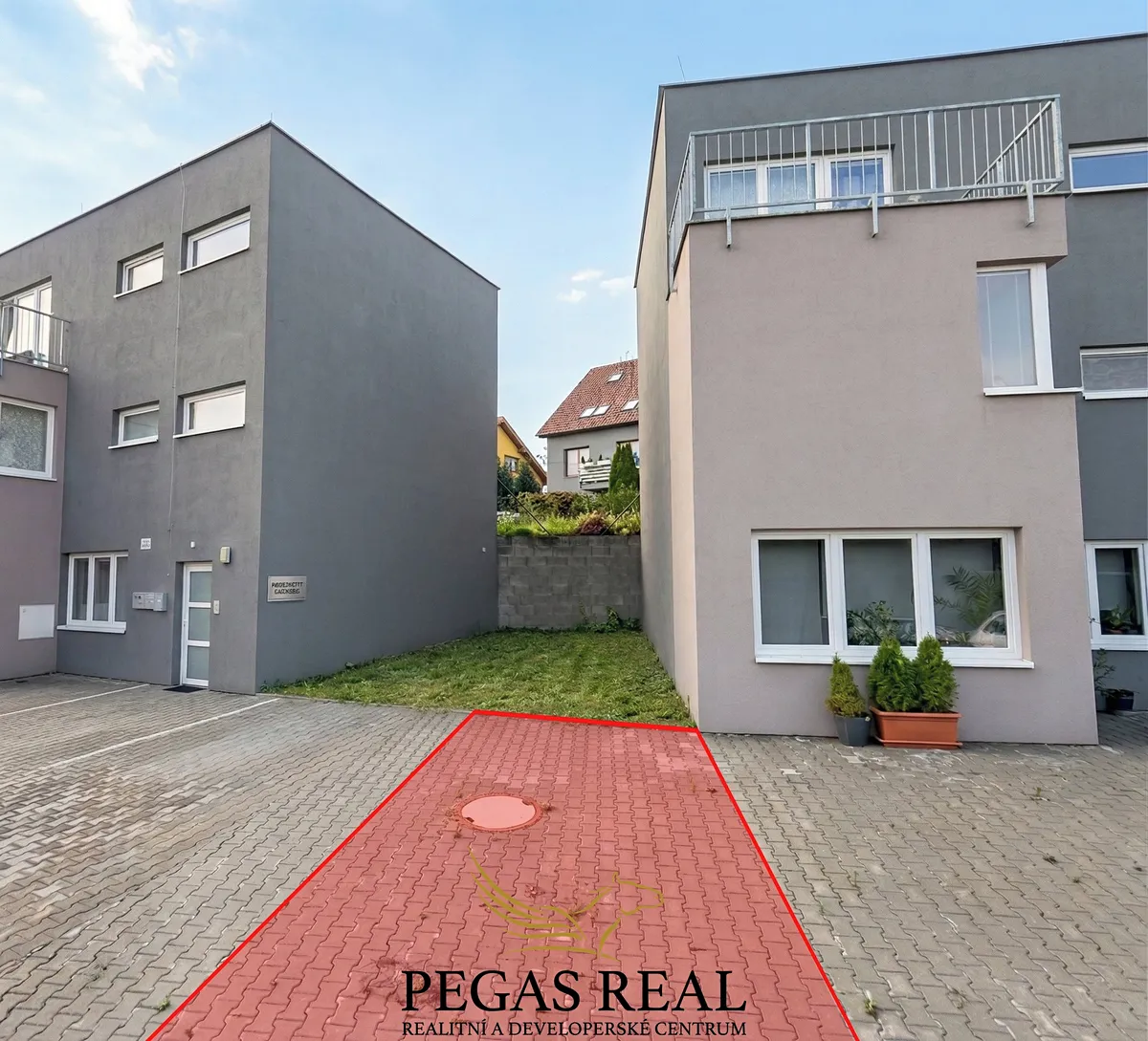 Pronájem garážového stání 13 m²